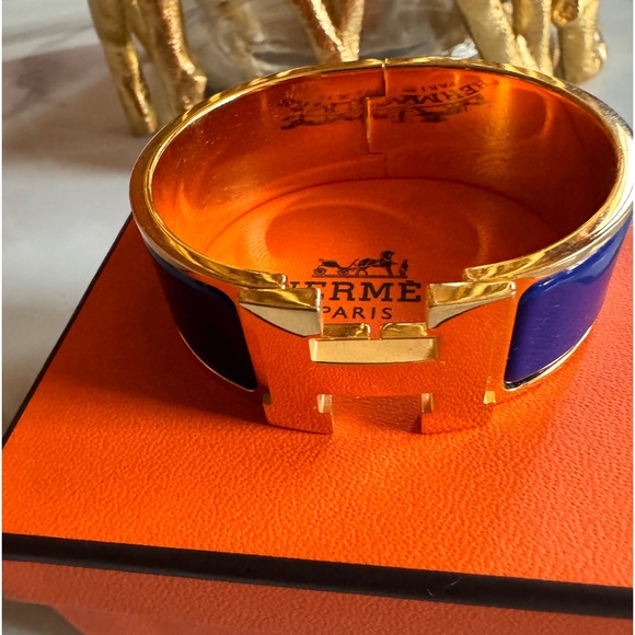 HERMES
Enamel Wide Clic Clac H
Bracelet PM Bleu Indigo - Picture 11 of 11